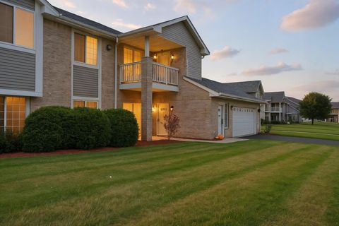Photo of 6961 S Rolling Meadows Ct, Milwaukee, WI 53154 (MLS # 1940162)
