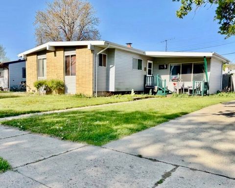 Photo of 1868 19th Ave, Kenosha, WI 53140 (MLS # 1973376)