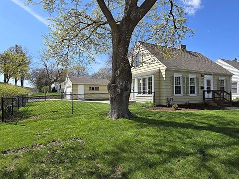 Photo of 331 S 80th St, Milwaukee, WI 53214 (MLS # 1958742)