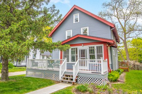 Photo of 614 S Silver Lake St, Oconomowoc, WI 53066 (MLS # 1962145)