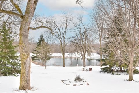 Photo of W210N11170 Mountbrooke Dr, Germantown, WI 53022 (MLS # 1954564)