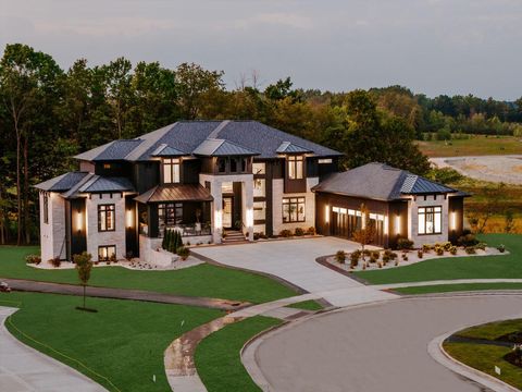 Photo of W188N5097 Red Crown Trl, Menomonee Falls, WI 53051 (MLS # 1933356)