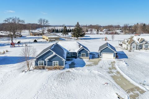 Photo of 5123 Roamn Way, Addison, WI 53027 (MLS # 1948782)