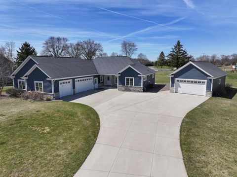 Photo of 5125 Roamn Way, Addison, WI 53027 (MLS # 1948782)