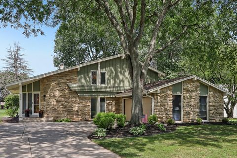 Photo of 5806 Glen Flora Dr, Greendale, WI 53129 (MLS # 1969790)