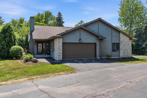 Photo of N81W13163 Country Terrace Ln, Menomonee Falls, WI 53051 (MLS # 1964917)