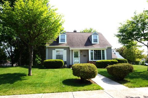 Photo of 118 Summit Dr, Port Washington, WI 53074 (MLS # 1921104)