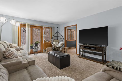 Photo of 530 N Silverbrook Dr, West Bend, WI 53090 (MLS # 1957039)