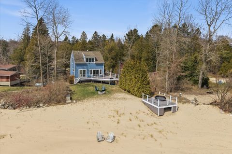 Photo of W1465 Idlewood Ct, Holland, WI 53070 (MLS # 1957017)