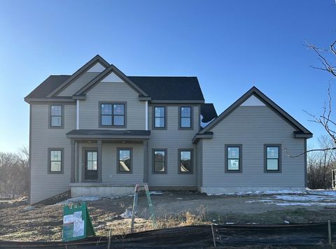 Photo of 9875 N Cygnet Ct, Mequon, WI 53097 (MLS # 1930615)