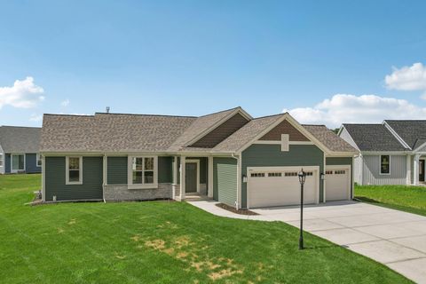 Photo of 2707 Mapleton Ave, East Troy, WI 53120 (MLS # 1947690)