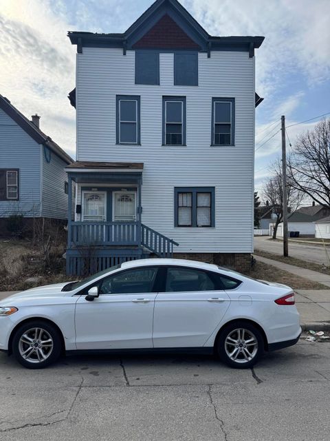 Photo of 3573 N 11th St, Milwaukee, WI 53206 (MLS # 1958671)