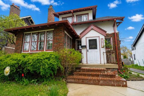 Photo of 6816 Cedar St, Wauwatosa, WI 53213 (MLS # 1958607)