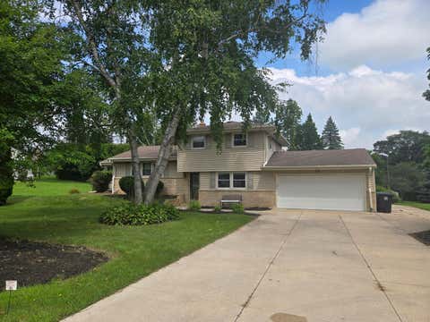 Photo of N71W13776 Nicolet Ct, Menomonee Falls, WI 53051 (MLS # 1976402)