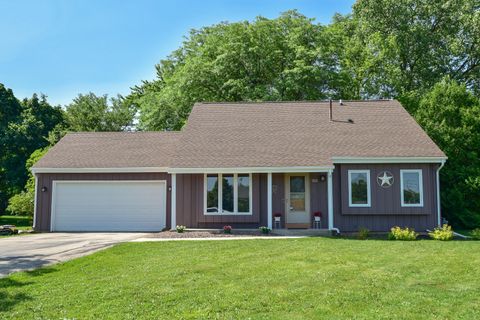 Photo of 5021 W Rawson Ave, Franklin, WI 53132 (MLS # 1925223)