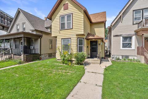 Photo of 2636 W Hayes Ave, Milwaukee, WI 53215 (MLS # 1977036)