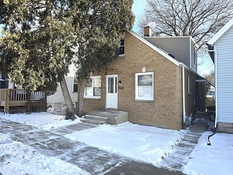Photo of 2546 S 13th St, Milwaukee, WI 53215 (MLS # 1947753)
