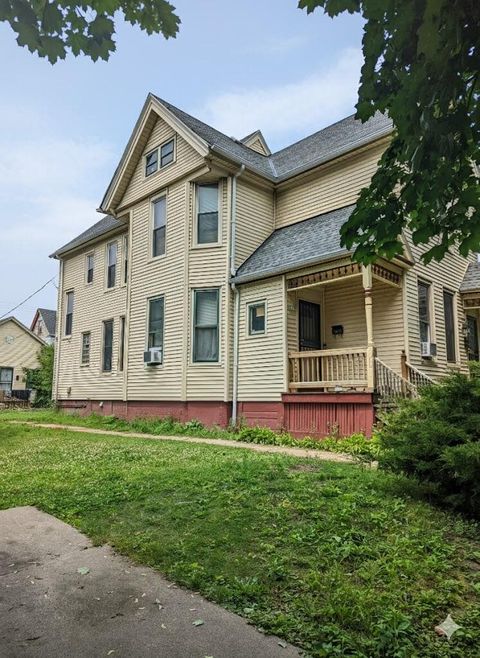 Photo of 2439 N Dr William Finlayson St, Milwaukee, WI 53212 (MLS # 1952762)