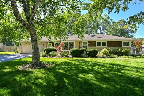 Photo of N70W13269 Brentwood Dr, Menomonee Falls, WI 53051 (MLS # 1933410)