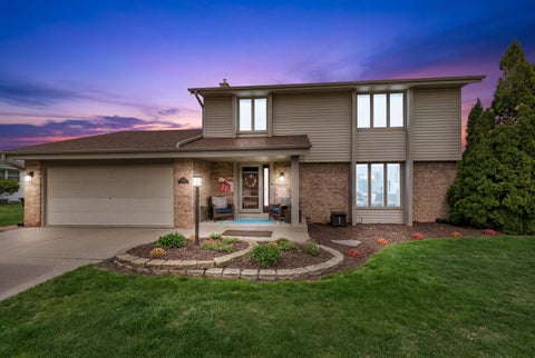 Photo of 3928 W Anita Ln, Franklin, WI 53132 (MLS # 1959737)