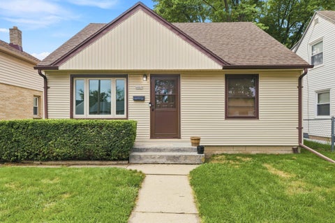 Photo of 4065 N 86th St, Milwaukee, WI 53222 (MLS # 1981589)
