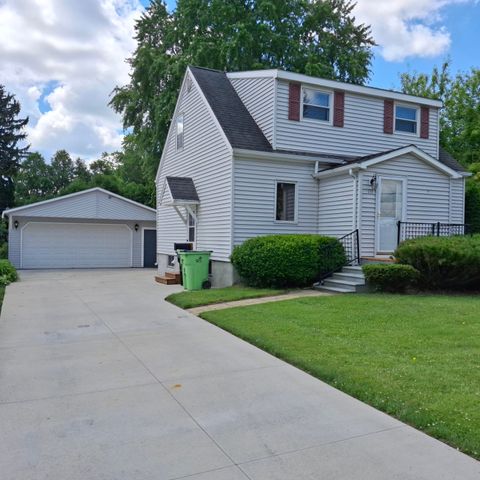 Photo of 131 E Burnett St, Beaver Dam, WI 53916 (MLS # 1968673)