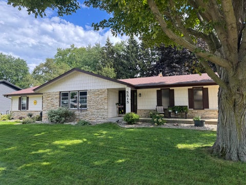 Photo of 5515 Birch View Rd, Caledonia, WI 53402 (MLS # 1981700)
