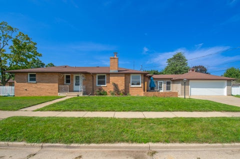 Photo of 1624 36th St, Kenosha, WI 53140 (MLS # 1977428)