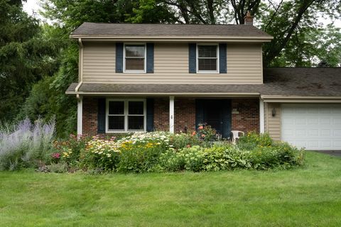Photo of N81W14117 Titan Ct, Menomonee Falls, WI 53051 (MLS # 1942911)
