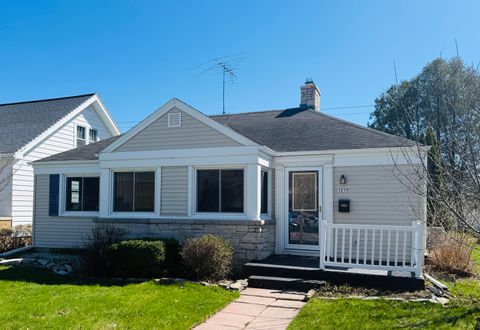 Photo of 1217 North Ave, Sheboygan, WI 53083 (MLS # 1959443)