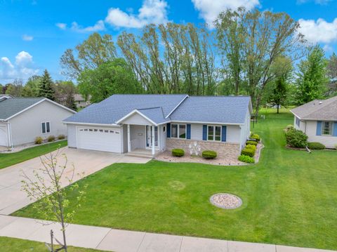 Photo of 519 Sarah Dr, Fond Du Lac, WI 54935 (MLS # 1963295)