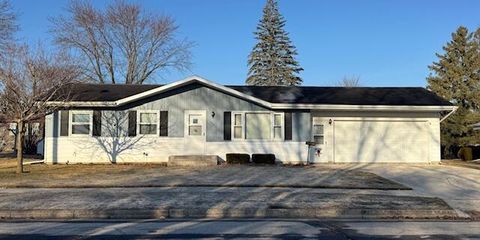 Photo of 1707 Jackson St, New Holstein, WI 53061 (MLS # 1955253)