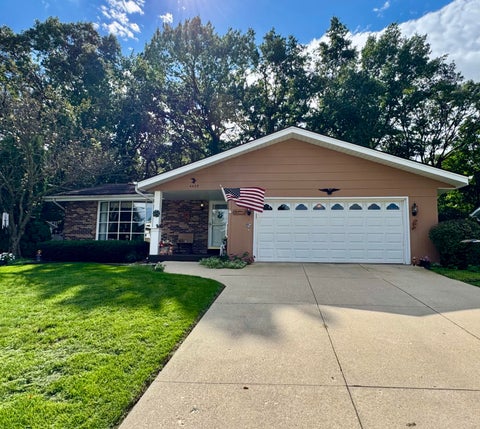 Photo of 4425 89th St, Kenosha, WI 53142 (MLS # 1981658)