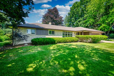 Photo of 557 Granville Rd, Cedarburg, WI 53012 (MLS # 1927917)