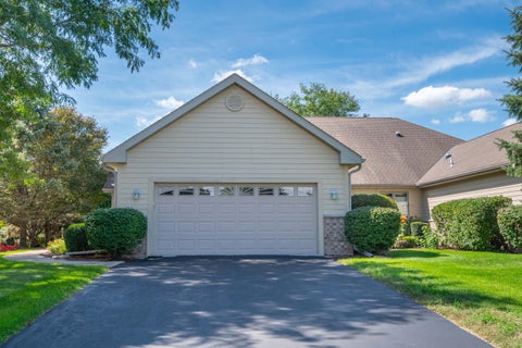 Photo of 7043 S Lannonstone Ct, Franklin, WI 53132 (MLS # 1980195)
