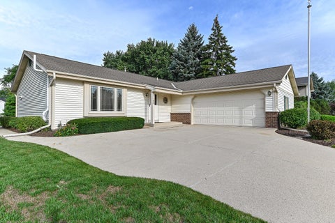 Photo of 7165 S Tifton Dr, Franklin, WI 53132 (MLS # 1979821)