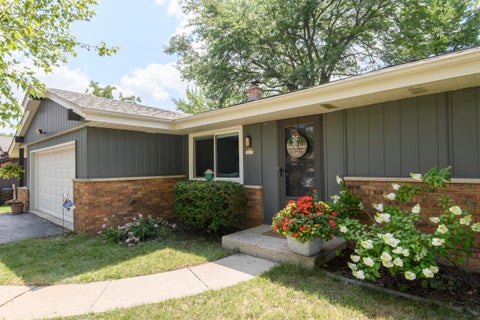 Photo of 3575 S Cottonwood Rd, New Berlin, WI 53151 (MLS # 1975362)