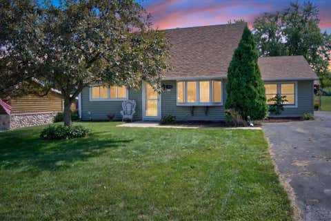 Photo of 7101 W Allerton Ave, Greenfield, WI 53220 (MLS # 1977794)