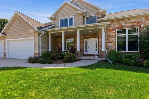 Photo of 1606 S Carver Ln, Appleton, WI 54914 (MLS # 1971591)