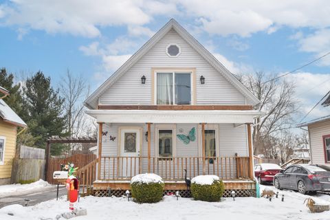 Photo of 537 Elizabeth St, Waukesha, WI 53186 (MLS # 1948126)