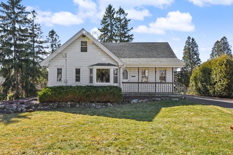 Photo of 18525 Pleasant St, Brookfield, WI 53045 (MLS # 1954167)