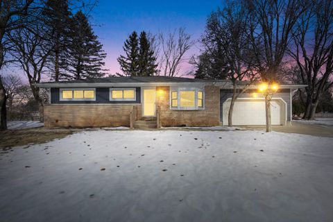 Photo of 19260 Brookdale Dr, Brookfield, WI 53045 (MLS # 1950184)
