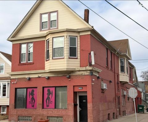 Photo of 1900 W Lincoln Ave, Milwaukee, WI 53215 (MLS # 1951728)