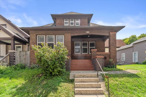 Photo of 2031 W Pierce St, Milwaukee, WI 53204 (MLS # 1978405)