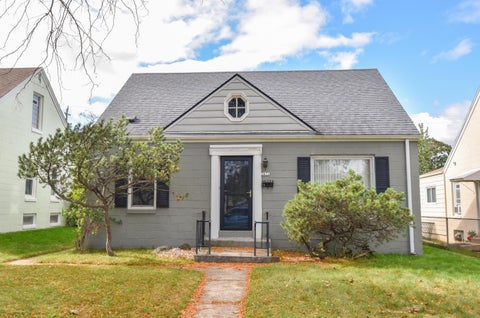 Photo of 3671 S Pine Ave, Milwaukee, WI 53207 (MLS # 1985383)