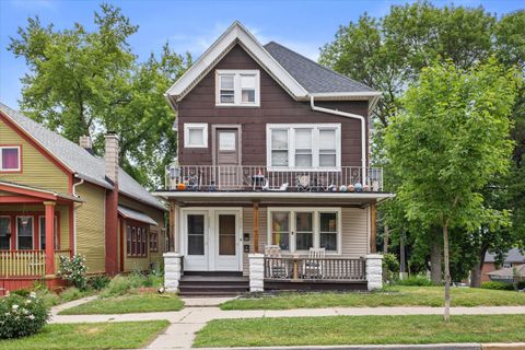Photo of 226 E Smith St, Milwaukee, WI 53207 (MLS # 1966983)
