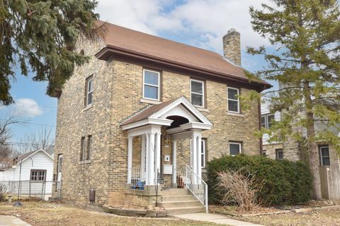 Photo of 1112 S 77th St, West Allis, WI 53214 (MLS # 1952777)