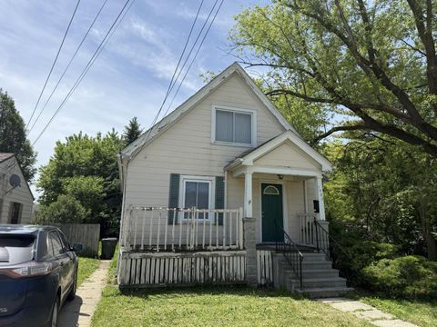 Photo of 1925 Saint Francis Ave, Saint Francis, WI 53235 (MLS # 1964187)
