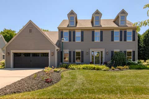 Photo of 587 Cottonwood Ln, Grafton, WI 53024 (MLS # 1974284)