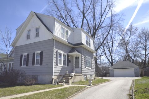 Photo of 839 W Glendale Ave, Glendale, WI 53209 (MLS # 1957236)